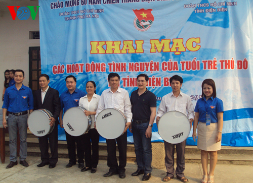 В провинции Диенбиен прошла церемония старта деятельности столичных молодых волонтёров