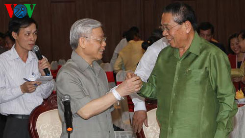 Генсек ЦК КПВ посетил Лаос и поздравил лаосский народ с новогодним праздником