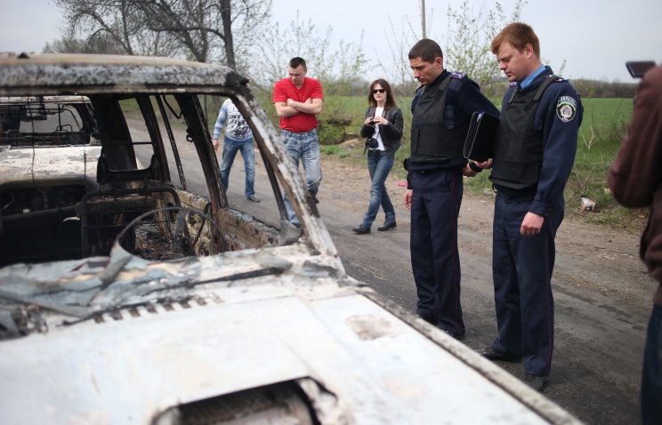 Митингующие жители Славянска обратились к России за помощью
