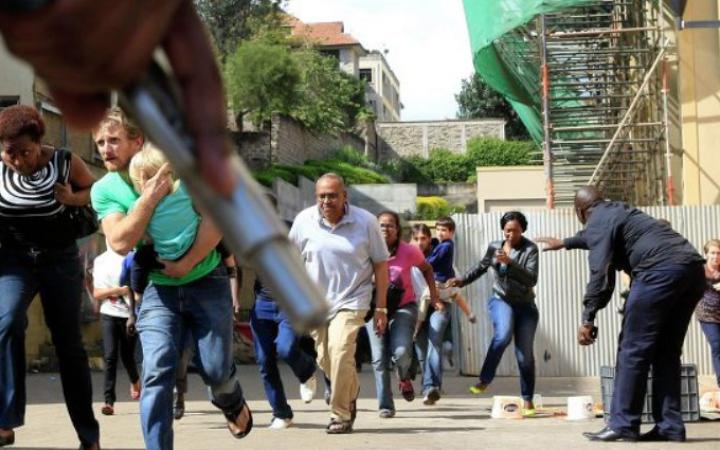 Многие люди погибли в результате атаки боевиков в Кении