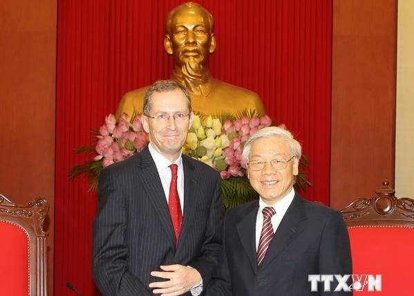 Генсек ЦК КПВ принял британского посла в связи с завершением срока его работы во Вьетнаме