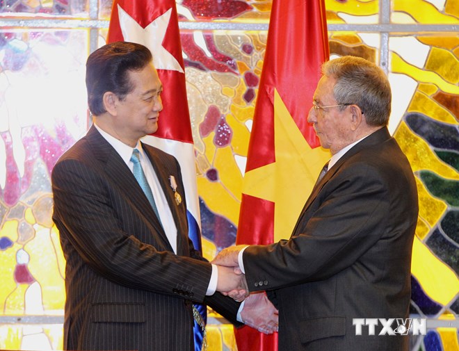 Руководители Вьетнама поздравили Кубу с Днём начала национального восстания