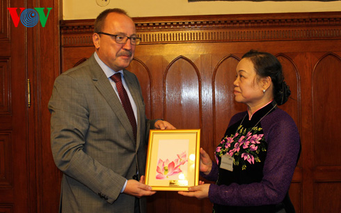 Венгрия поддерживает Вьетнам в борьбе за национальный суверенитет страны