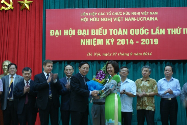 Во имя развития отношений дружбы и сотрудничества между Вьетнамом и Украиной