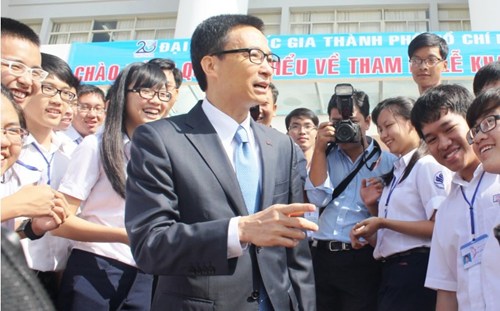 Вице-премьер СРВ Ву Дык Дам посетил Государственный университет г. Хошимина