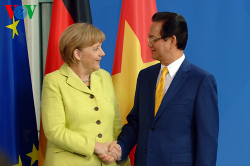 Премьер-министр СРВ Нгуен Тан Зунг провел переговоры с канцлером ФРГ Ангелой Меркель