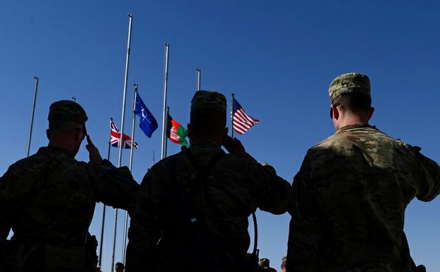 Войска Великобритании и США закончили боевую миссию в Афганистане