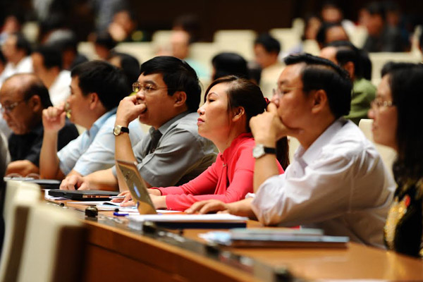 Депутаты НС СРВ обсудили проект исправленного Закона об инвестициях