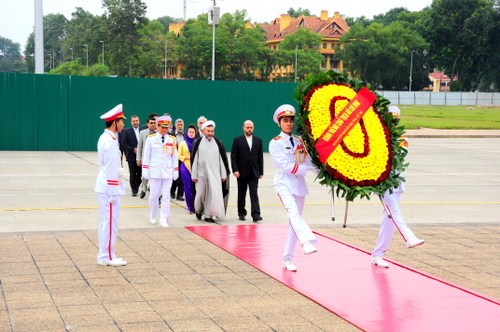 Делегация иранских парламентариев за дружбу с Вьетнамом посещает нашу страну