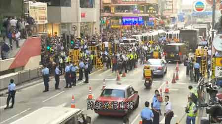 Гонконгская полиция расчистила улицы в районе Монгкок от баррикад