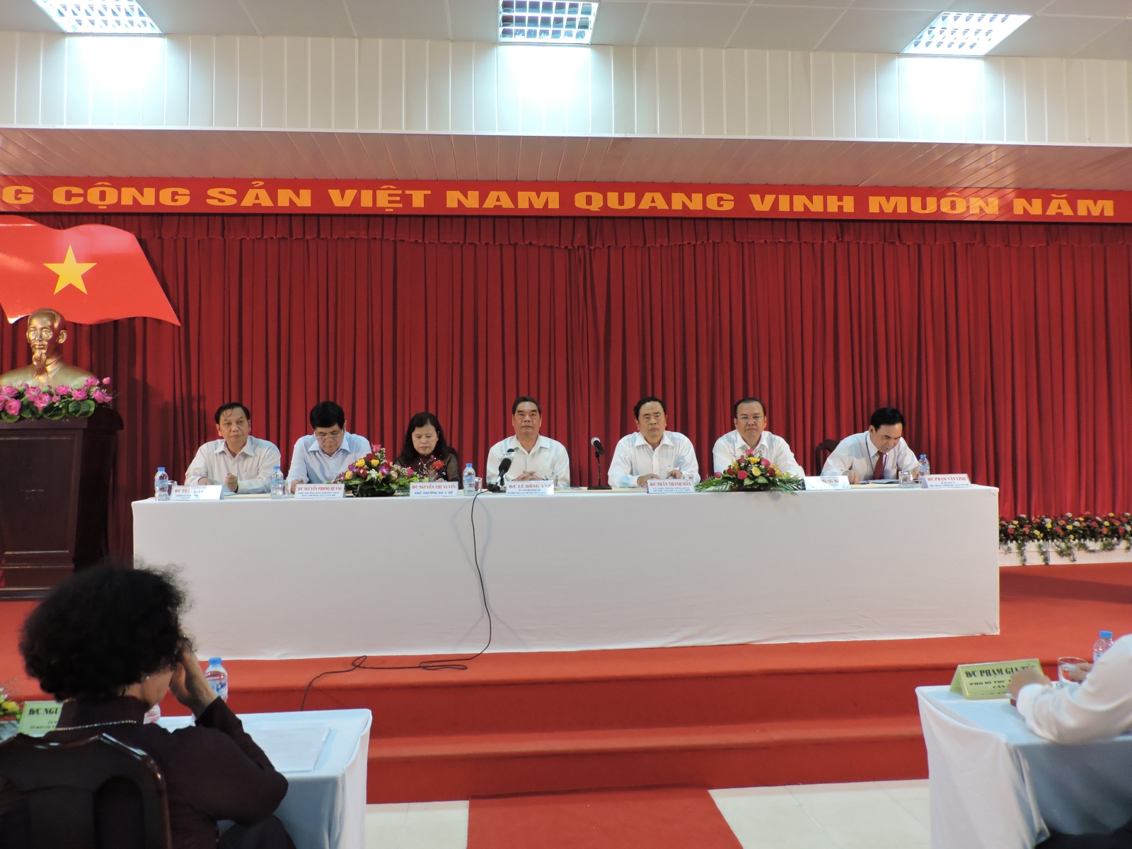 Вьетнамские депутаты проводят встречи с избирателями страны