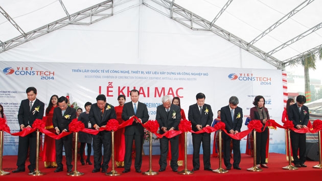 Вице-премьер СРВ Ву Ван Нинь принял участие в международной выставке VIETCONSTECH 2014