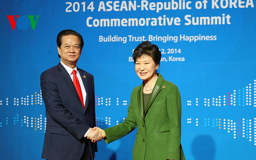 Премьер-министр СРВ Нгуен Тан Зунг завершил участие в саммите АСЕАН-Республика Корея