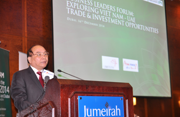 Вице-премьер СРВ Нгуен Суан Фук принял участие в форуме руководителей предприятий Вьетнама и ОАЭ