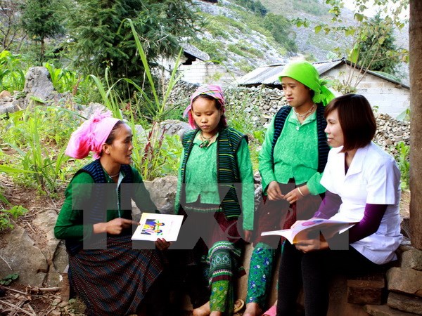 Партия и государство Вьетнама заботятся о жизни представителей малых народностей