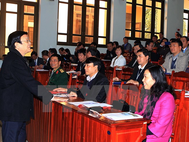 Президент СРВ провёл диалог с участниками курса по укреплению политических знаний