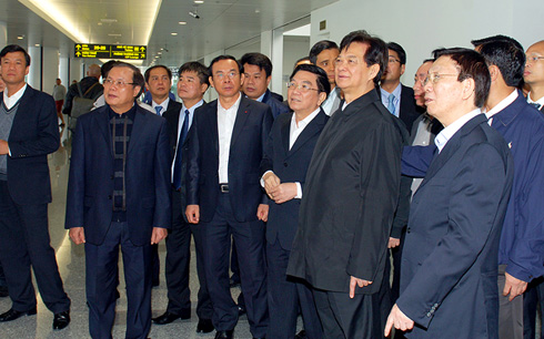 Премьер-министр СРВ проверил реализацию проектов строительства ключевых сооружений страны