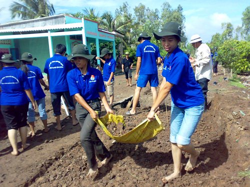 В г.Хошимине отметили 15-летие молодежного добровольческого движения