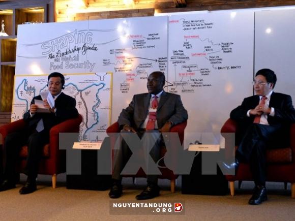 Вице-премьер, глава МИД СРВ Фам Бинь Минь принял участие в важных дискуссиях ВЭФ 2015