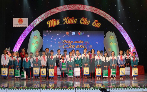 В Ханое в восьмой раз прошла программа под названием «Весна для детей»