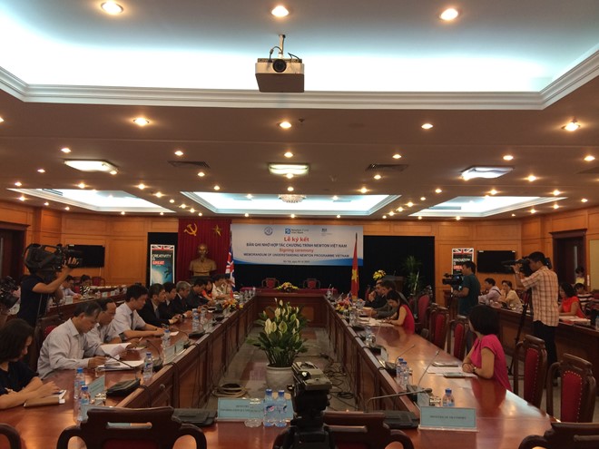 Подписан памятный протокол о сотрудничестве в реализации вьетнамской программы Ньютона