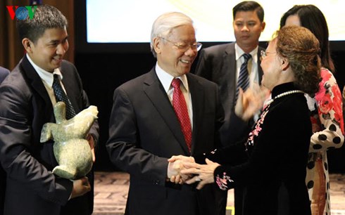 Генсек ЦК КПВ встретился с представителями вьетнамской диаспоры в США