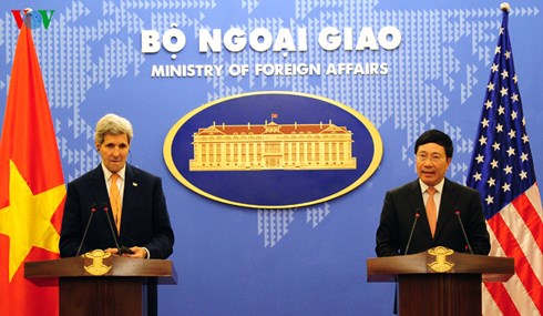 Вице-премьер, глава МИД СРВ провёл переговоры с госсекретарём США