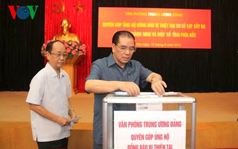 Канцелярия ЦК КПВ пожертвовала деньги в поддержку пострадавших от наводнений