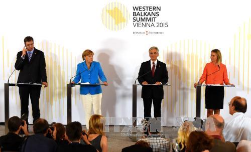 Тема о беженцах обсуждена на встречах руководителей ФРГ с президентом Польши и премьером Дании