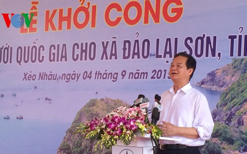 Премьер СРВ дал старт проекту подключения к государственной электросети на острове Лайшон