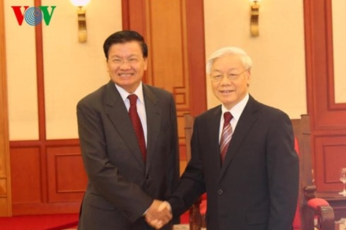 Генсек ЦК КПВ Нгуен Фу Чонг принял высокую делегацию МИД Лаоса