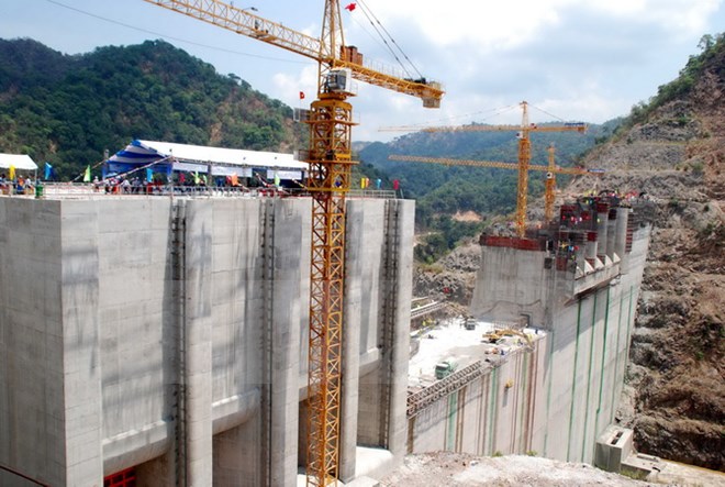 Вице-премьер СРВ Нгуен Суан Фук провел переговоры с лаосским коллегой