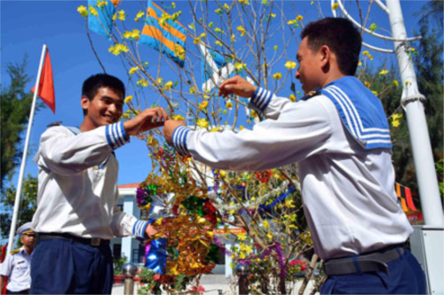 Президент СРВ направил новогодний подарок в адрес военных и жителей островов Чыонгша