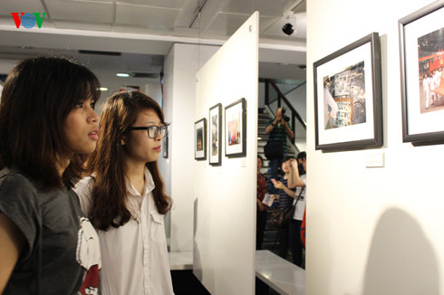 В Ханое открылась выставка фотографий Вьетнама 80-х годов прошлого века