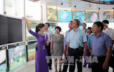 Премьер-министр Румынии Дачиан Чолош посетил провинцию Куангнинь