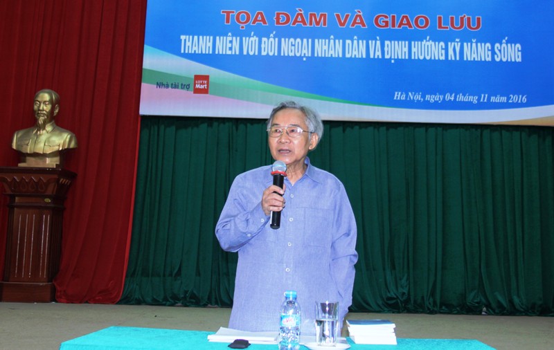 Молодёжь на фоне народной дипломатии и тренировки жизненных навыков