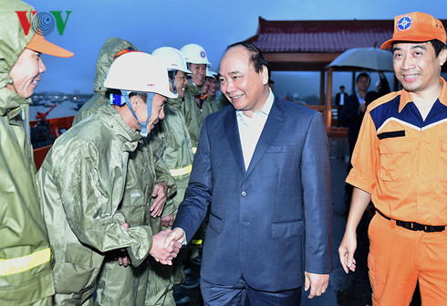 Премьер СРВ посетил Центр содействия поисково-спасательной работе в сфере мореходства 2-го района