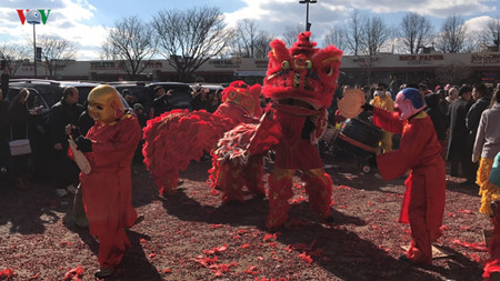 Вьетнамцы в Вашингтоне радостно встречают Тэт