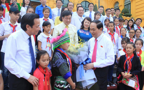 Чан Дай Куанг встретился с лучшими детьми страны, находящимися в трудном положении
