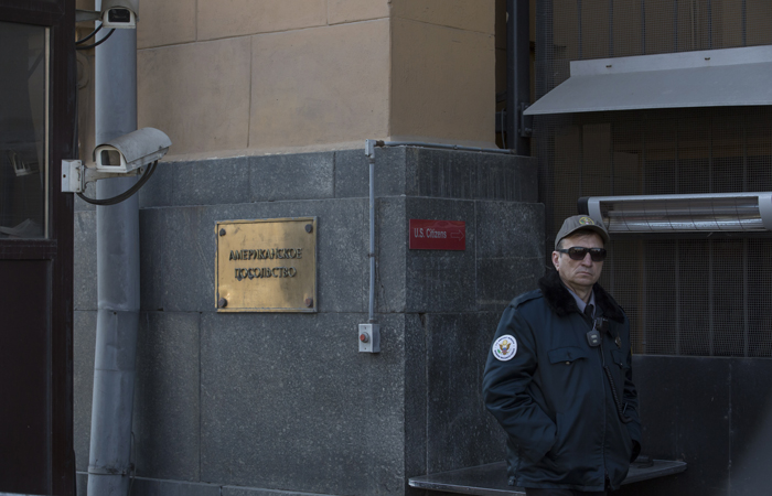 Путин объявил о высылке 755 американских дипломатов из РФ