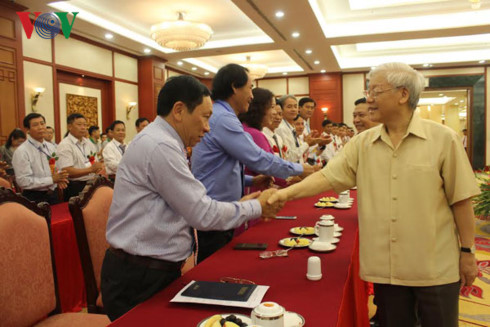 Нгуен Фу Чонг встретился с лучшими крестьянами за 30 лет обновления страны