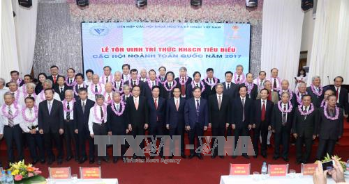 Во Вьетнаме названы имена 53 лучших учёных 2017 года