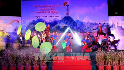 На пешеходной улице в Ханое открылось культурно-туристическое пространство провинции Хазянг