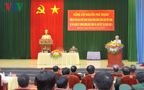 Нгуен Фу Чонг провёл рабочую встречу с командованием 4-го военного округа