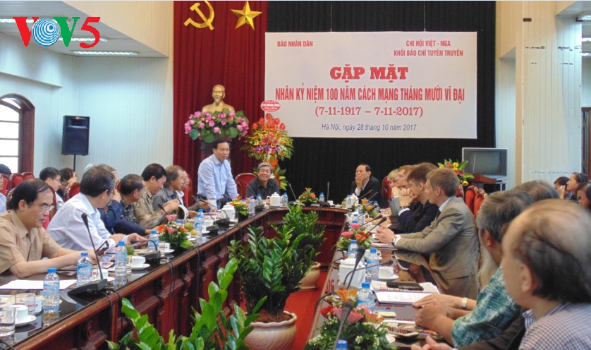 В Ханое прошла встреча журналистов, посвящённая 100-летию Октябрьской революции