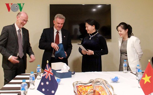 Нгуен Тхи Ким Нган встретилась с председателем Общества австралийско-вьетнамской дружбы