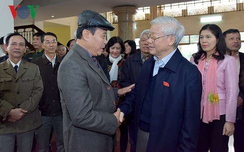 Генсек ЦК КПВ Нгуен Фу Чонг встретился с избирателями в Ханое