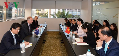 Глава парламента Вьетнама встретилась с представителями деловых кругов Австралии