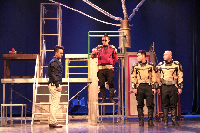 Театр «Туойче» поставил спектакль «Зелёные ромашки на болоте»