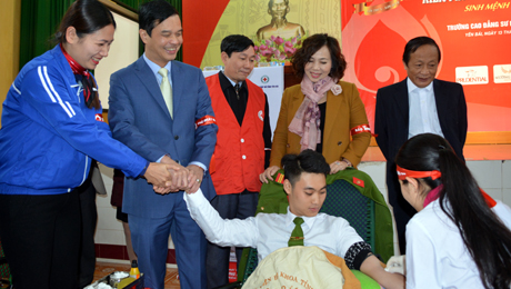 В разных районах Вьетнама состоялся празник доноров крови «Красное воскресенье 2018»